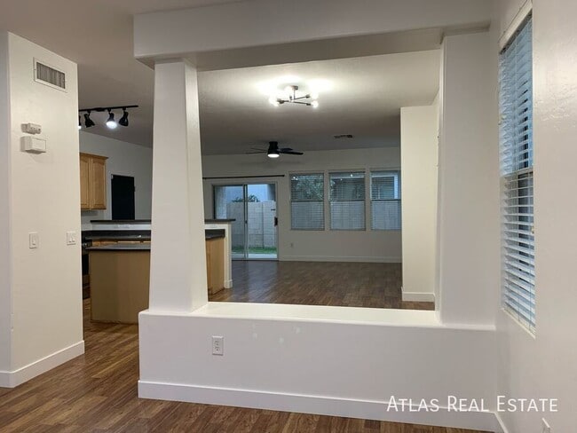 Foto del edificio - 4125 E Baylor Ln