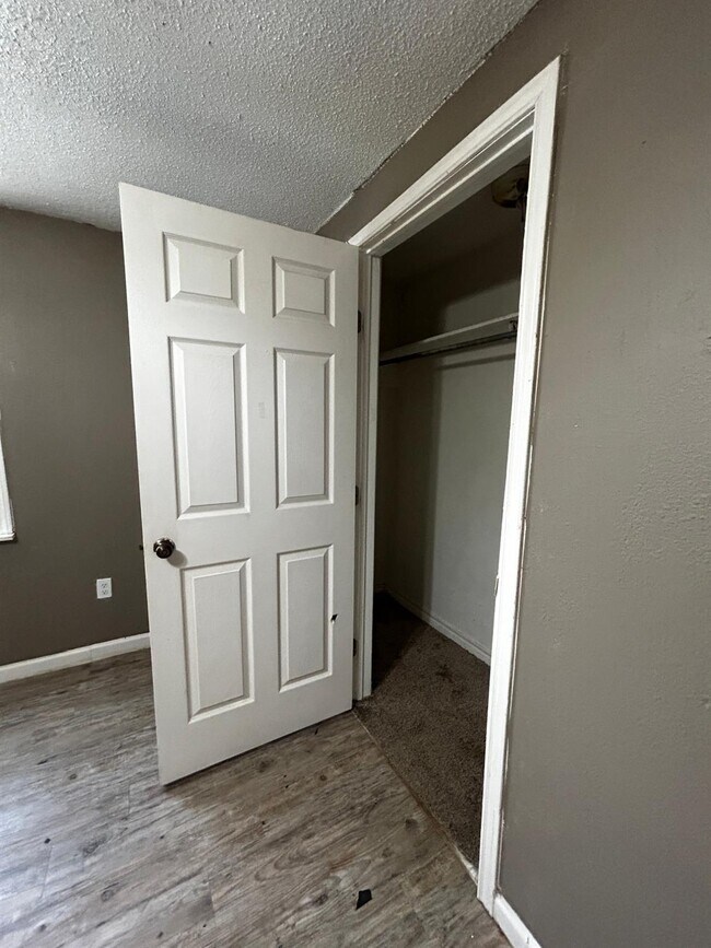 Building Photo - 210 Avenue L