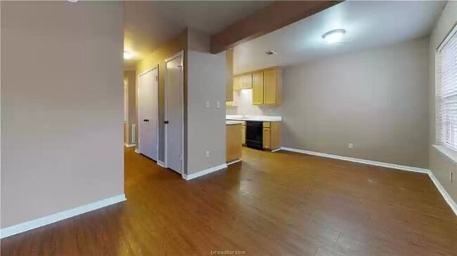 Building Photo - 907 Balcones Dr