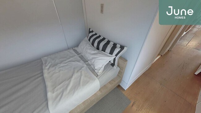 Foto del edificio - ROOM ONLY in 6-bed/6.0-bath Home