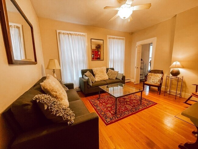 Foto del edificio - 174 W 7th St