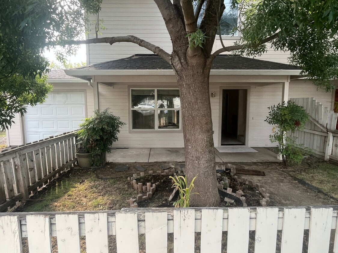 Foto principal - 405 Western Ave
