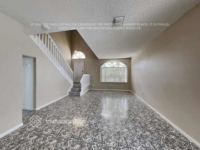 Foto del edificio - 15106 NW 6th Ct