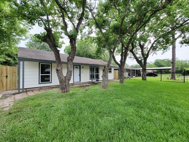 Building Photo - 5606 Willow Glen Dr