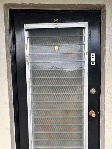 Foto del edificio - 9401 Lime Bay Blvd