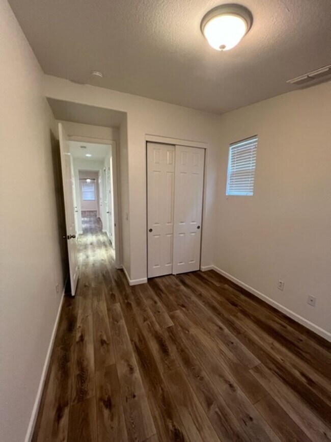 Building Photo - Whitney Ranch 4 Bed Home with Modern Kitch...