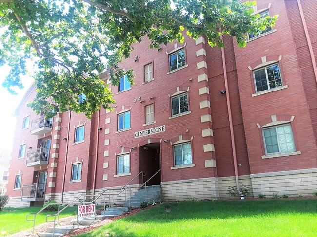 Building Photo - Apartments at Iowa