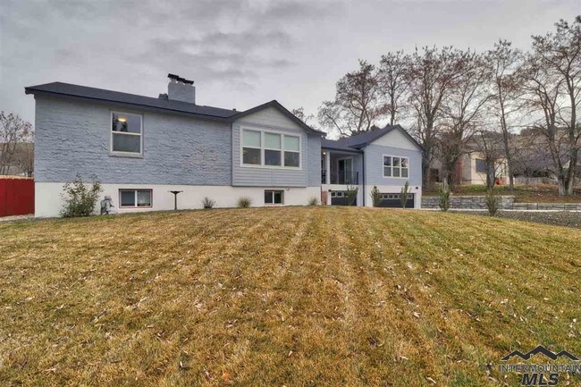 Building Photo - 4912 W Hill Rd