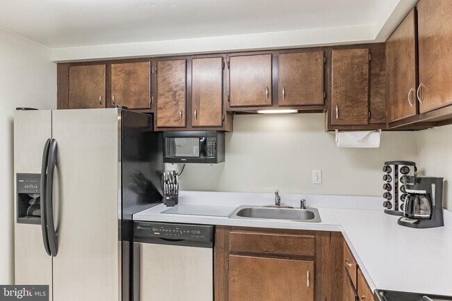 Building Photo - 2572 Riva Rd