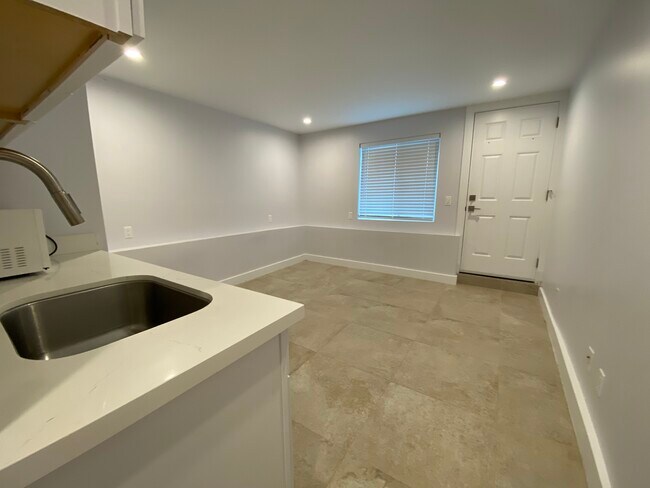 Building Photo - 52 Avalon Dr