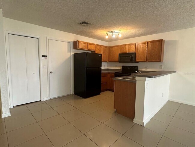 Building Photo - 12640 Somerset Oaks St