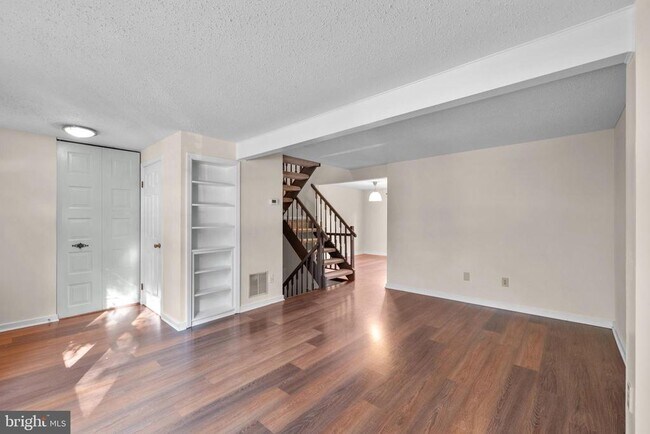Foto del edificio - 6832 Heatherway Ct