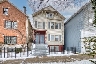 Building Photo - 3037 N Southport Ave