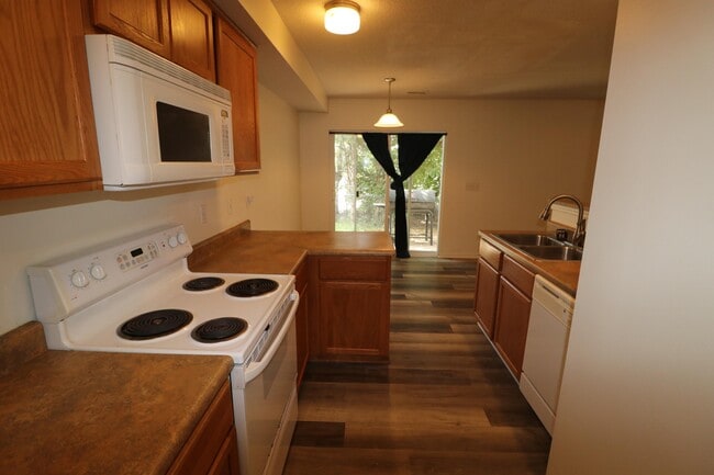 Building Photo - 2407 Deerfield Blvd