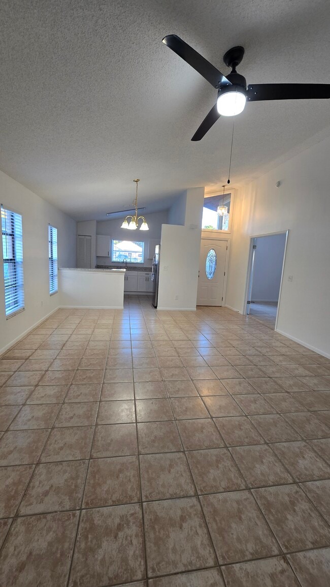 Building Photo - 846 Grenadier Dr