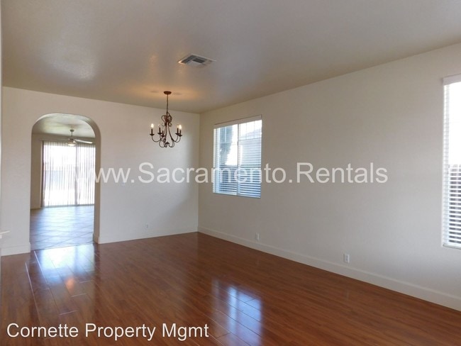 Building Photo - 10062 Blossom Ridge Dr