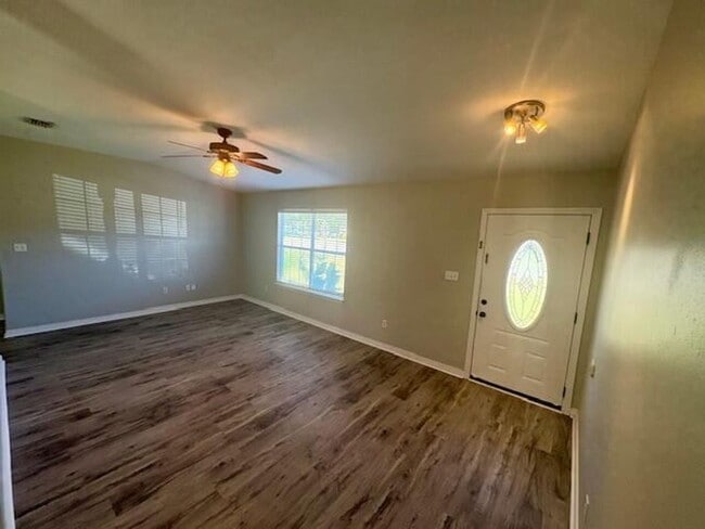 Building Photo - 2027 Las Vegas Trail