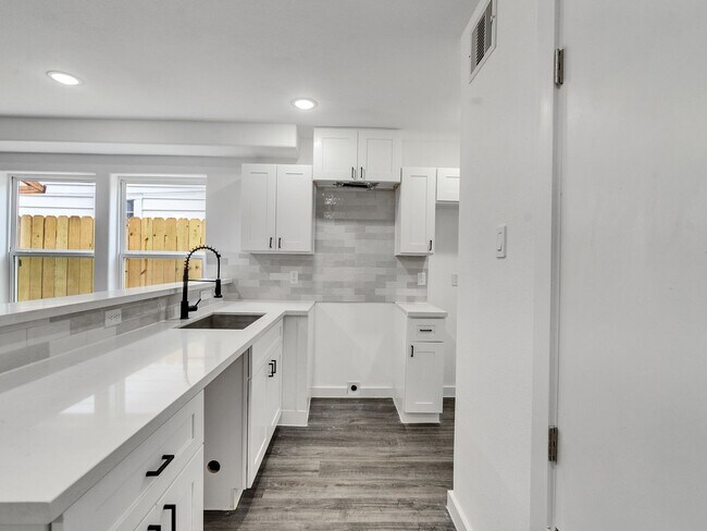 Foto del edificio - ? Spacious & Stylish 3-Bed Home – Garage I...