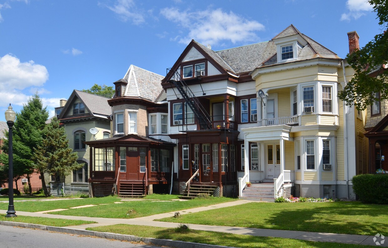 Building Photo - 44 S Hamilton St