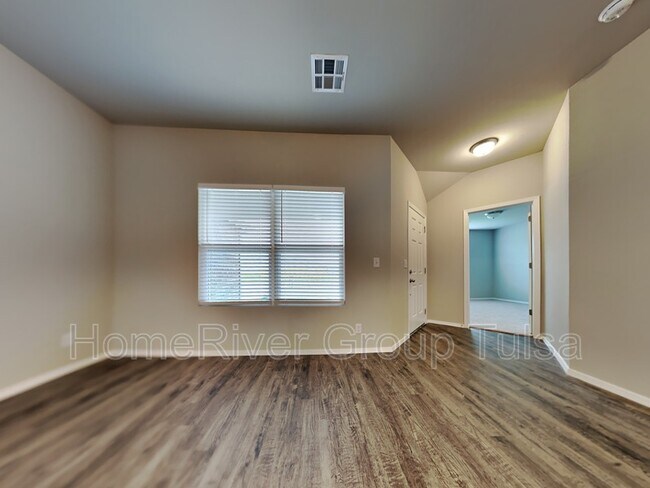 Foto del edificio - 10012 E 107th Pl N