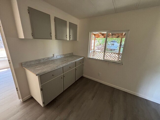 Foto del edificio - 900 Callahan Rd