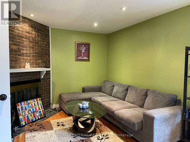 Building Photo - 14 Phalen Crescent