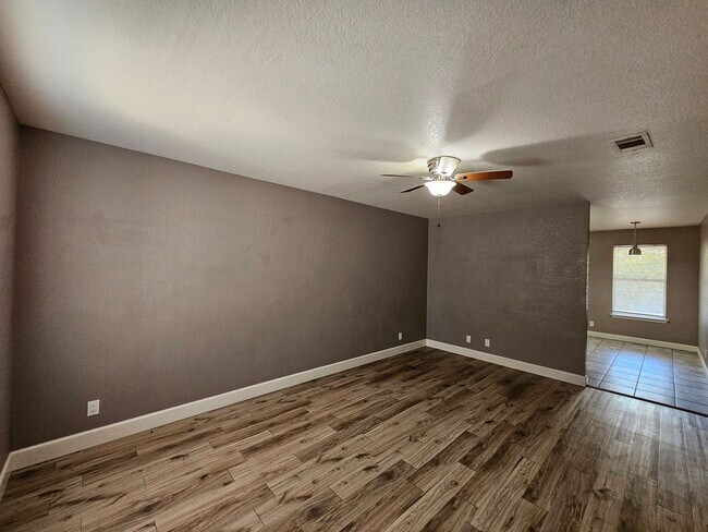 Building Photo - 1108 Circle M Dr