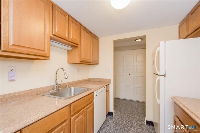Building Photo - 57 Brookwood Dr