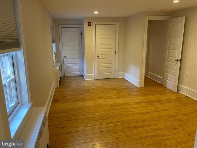 Foto del edificio - 324 S Juniper St