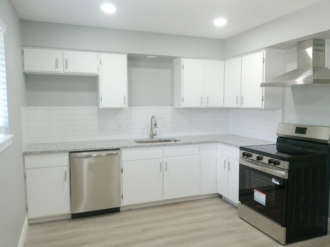 Building Photo - 6422 Beechwood Dr