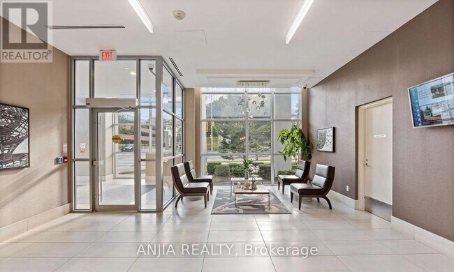 Photo du bâtiment - 275-3275 Yorkland Rd
