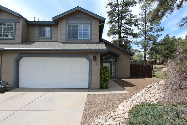 Foto del edificio - $300 Move-In Special | Remodeled End-Unit Townhome in Village at Elk Run