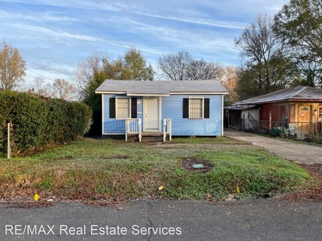 2 br, 1 bath House 1840 Clanton House Rental in Shreveport, LA