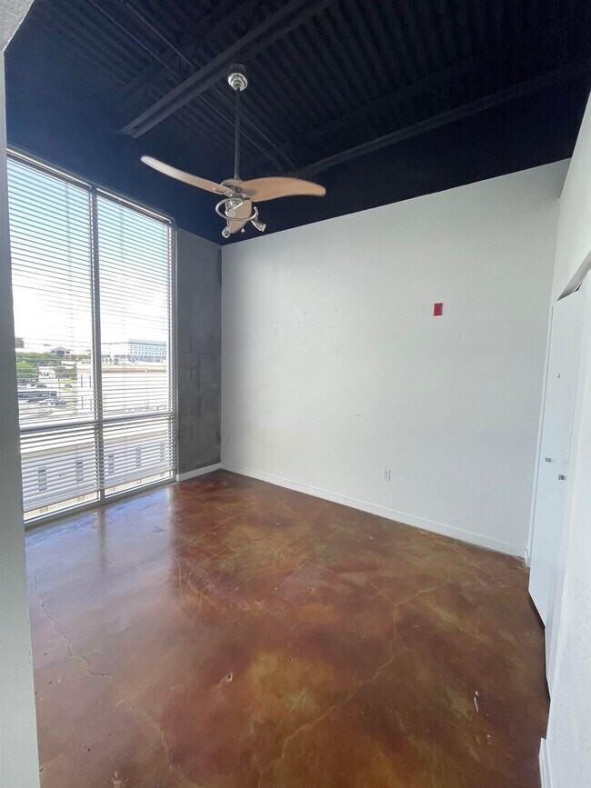 Foto del edificio - 420 N Adams St