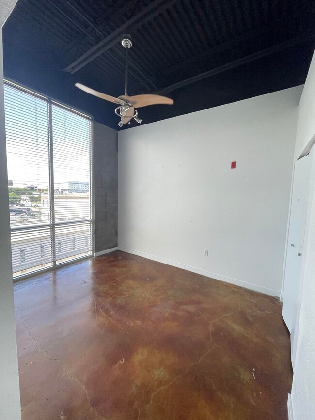 Building Photo - 420 N Adams St