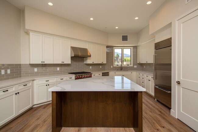 Extra Large Modern Designed Kitchen - 611 Pearl St