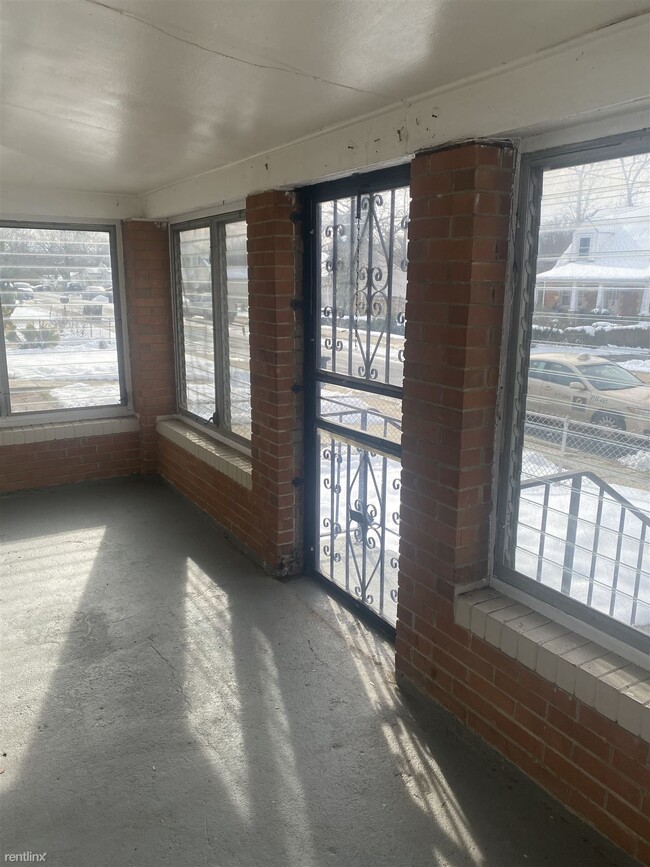 Building Photo - 3 br, 1 bath House - 421 Dateleaf Avenue