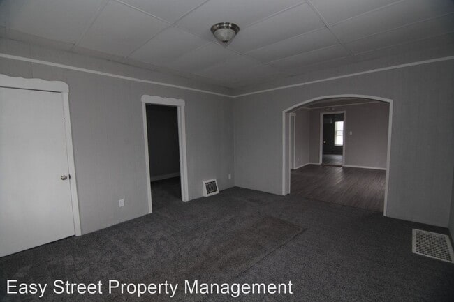 Building Photo - 2 br, 1 bath House - 2402 5-1/2 Ave.