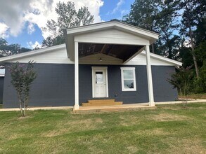 Building Photo - 2111 US-82