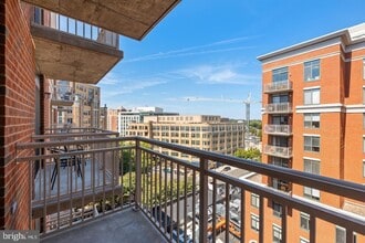 Building Photo - 1205 N Garfield St