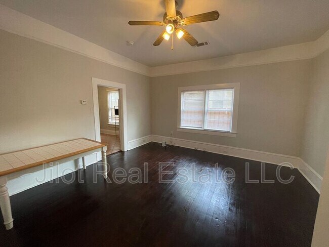 Foto del edificio - 1082 Center St NW