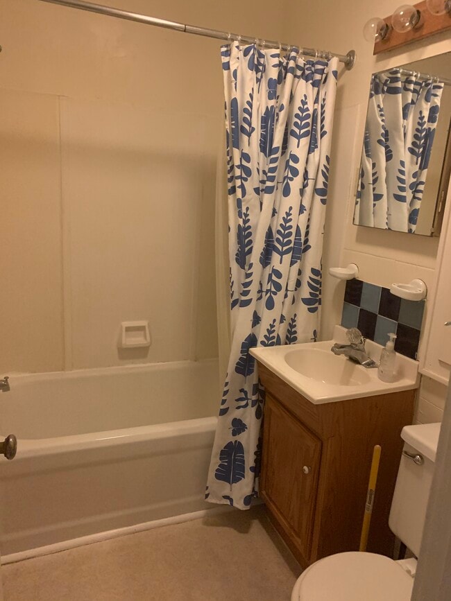 Building Photo - 454 Summit Ave