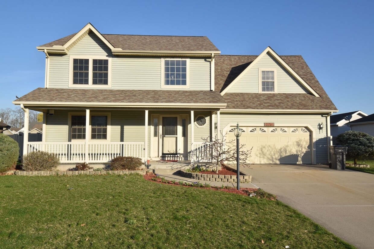 Primary Photo - Nice Single Family Home with 3 bedrooms, o...