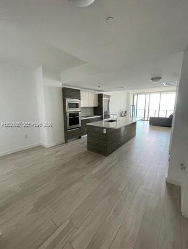 Foto del edificio - 460 NE 28th St