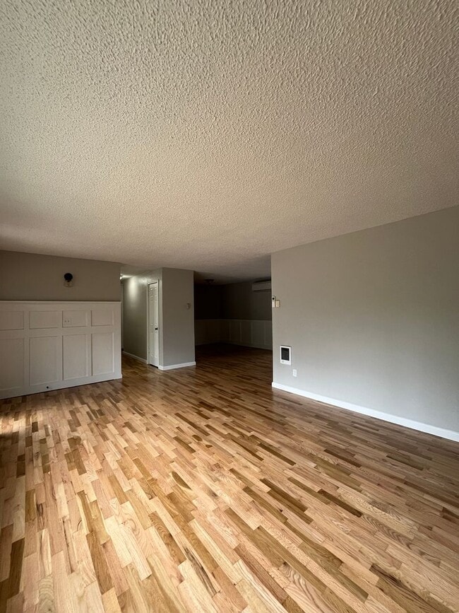 Building Photo - (OWE) 3 bed 2 bath home in Cal Young Neigh...