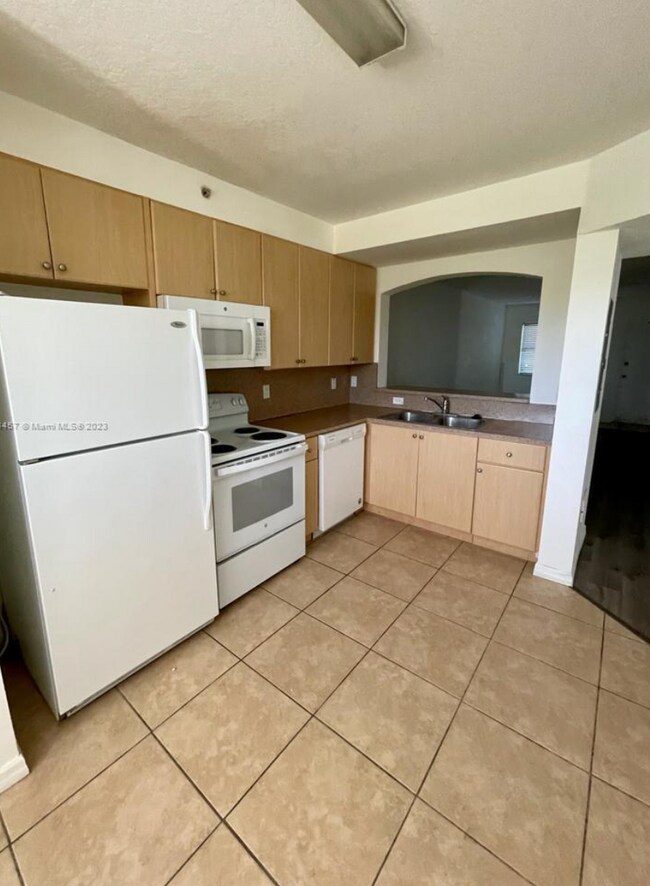 Building Photo - Live in this spacious 2 bedrooms, 2 full b...