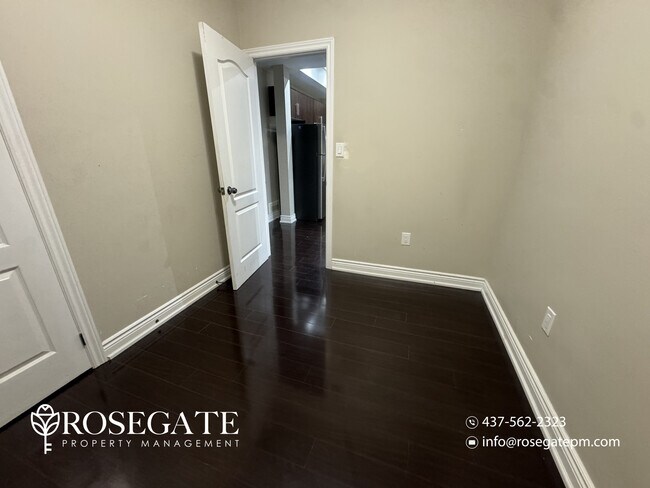 Photo du bâtiment - Pet-Friendly 1 Bedroom + Den Corner Condo with Parking & Locker – North York