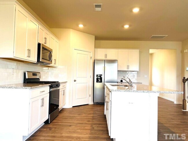 Foto del edificio - 5 Bedroom Single Family - Fuquay Varina