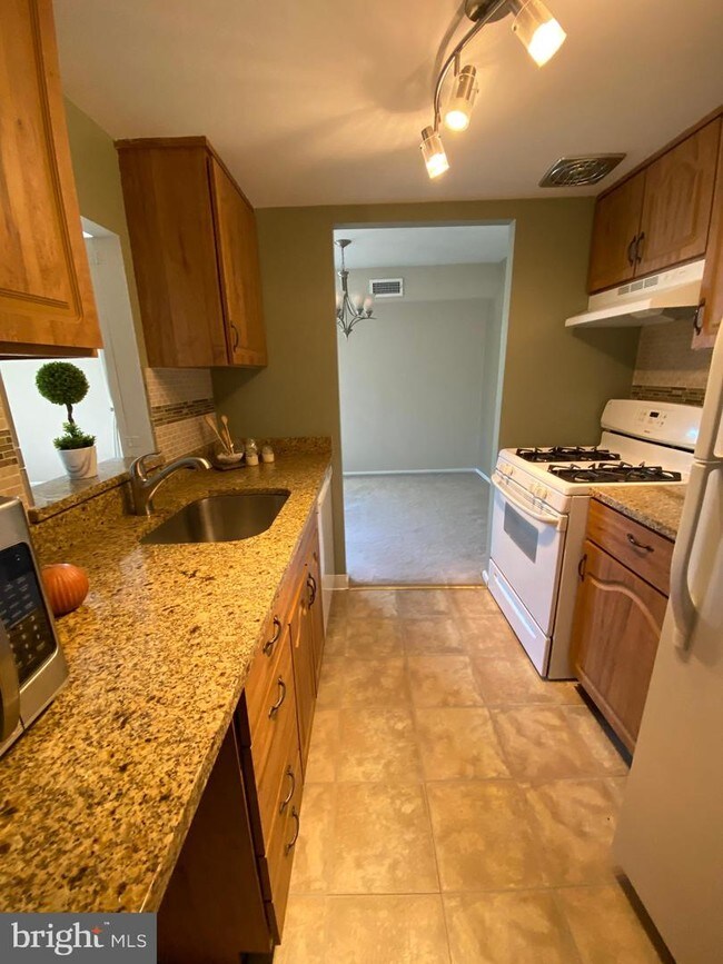Building Photo - 103 Drummers Ln