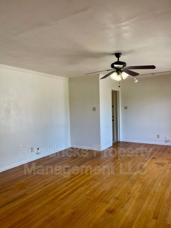 Building Photo - 710 Olney Dr